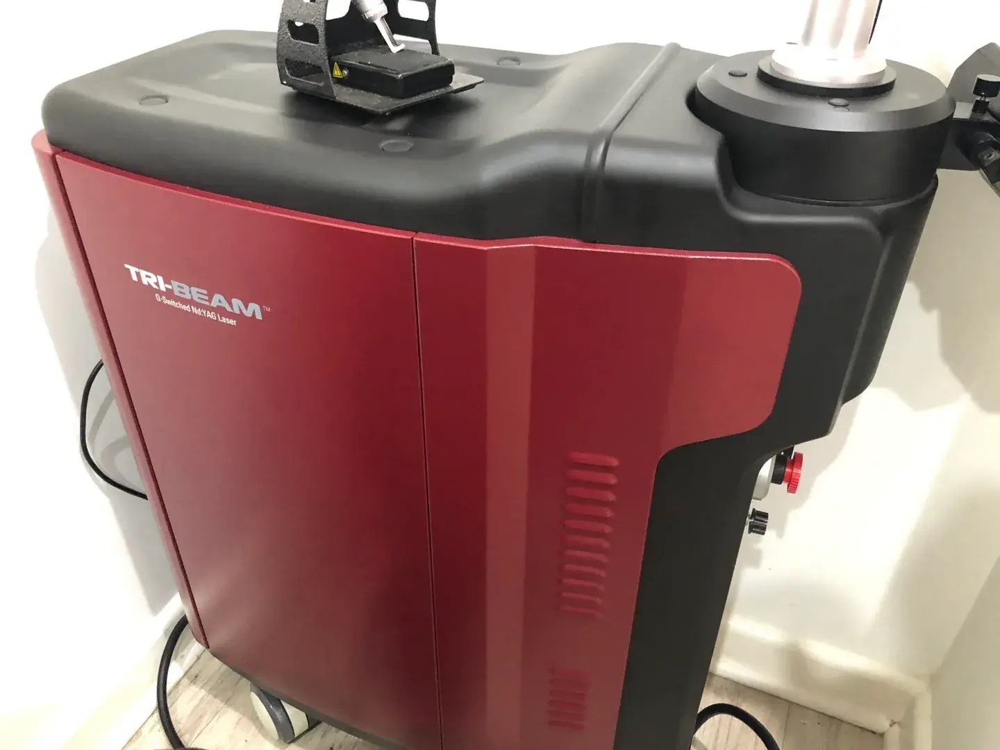 JEISYS Tri-Beam Q-Switched Nd YAG Laser